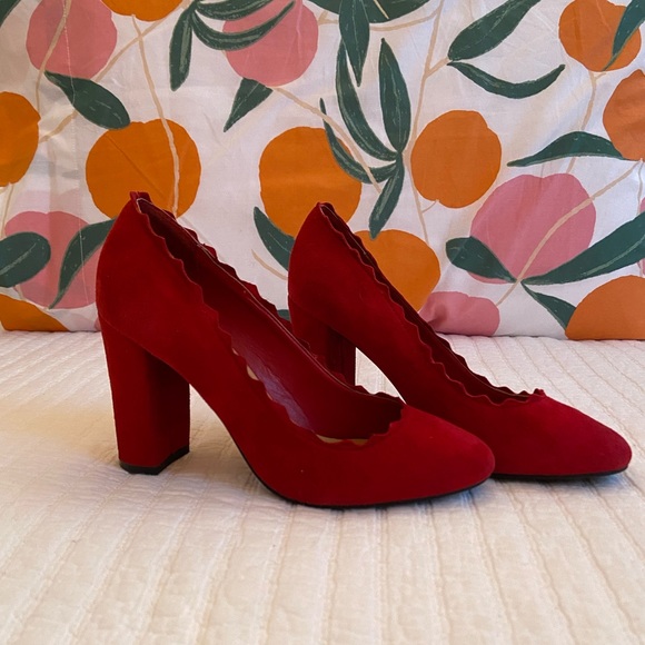 Scalloped Red Suede DSW Heels - Picture 3 of 6